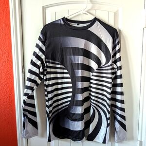 NWOT optical illusion neutral gray white black long sleeve crew neck tee shirt